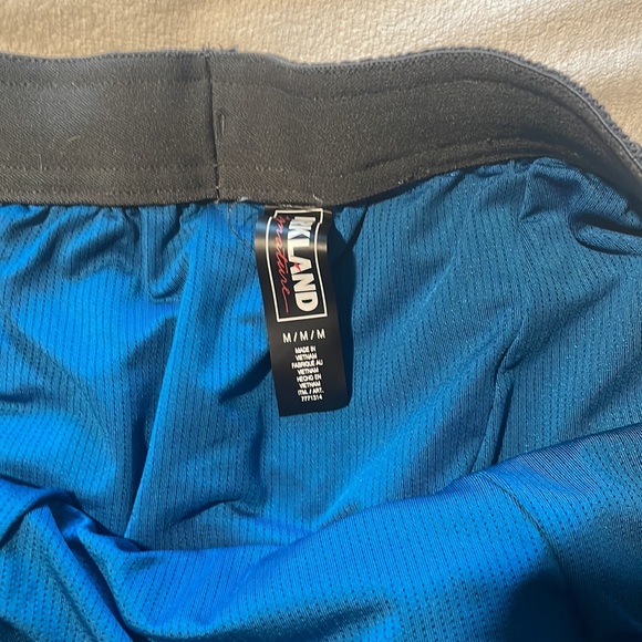 Kirkland hybrid swim shorts size M - Picture 2 of 4